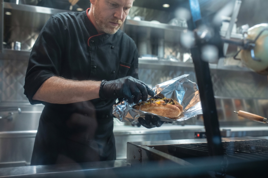 Aluminiumfolie im Gastro-Einsatz: Worauf Betriebe beim Kauf achten sollten
