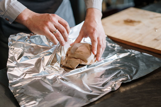Aluminiumfolie in der Gastronomie: Wann sie hilft und wann Sie besser darauf verzichten